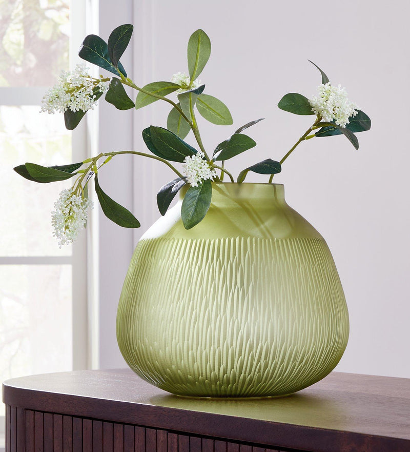 Scottyard Vase